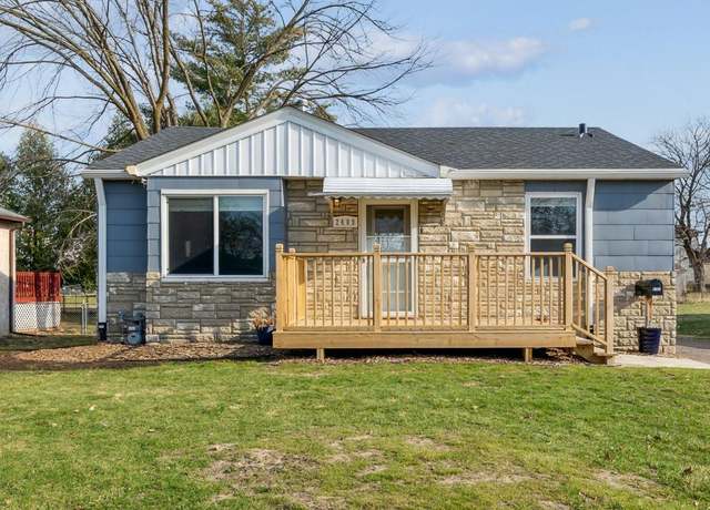 Property at 2409 14th Ave E, North Saint Paul, MN 55109, 3 beds, 1 bath