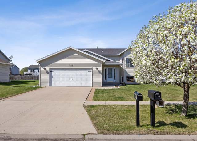 Property at 1683 Oakwood Dr, West Fargo, ND 58078, 4 beds, 3 baths