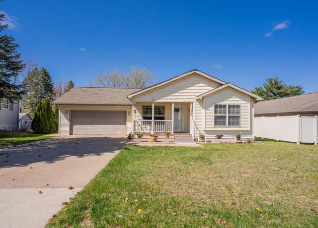 Property at 1012 Bartlett Ave, Altoona, WI 54720, 3 beds, 2 baths