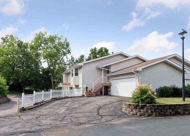 Property at 7942 Timber Lake Dr, Eden Prairie, MN 55347, 2 beds, 2 baths