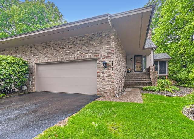 Property at 1104 Hollybrook Dr, Wayzata, MN 55391, 3 beds, 3 baths
