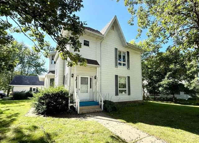 Property at 803 N Broadway Ave, Le Roy, MN 55951, 3 beds, 3 baths