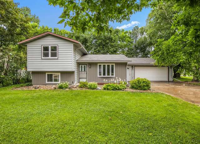 Property at 1413 12th St SE, Willmar, MN 56201, 3 beds, 2 baths
