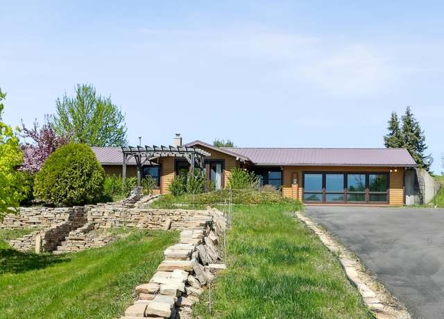 Property at 450 County Rd E, Hudson, WI 54016, 3 beds, 2 baths