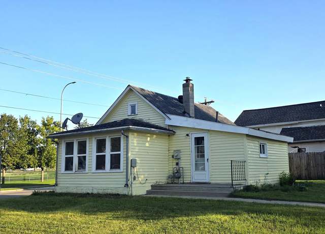 Property at 504 5th Ave NE, Valley City, ND 58072, 2 beds, 1 bath