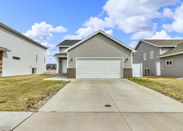 Property at 1022 Albert Dr W, West Fargo, ND 58078, 3 beds, 2 baths