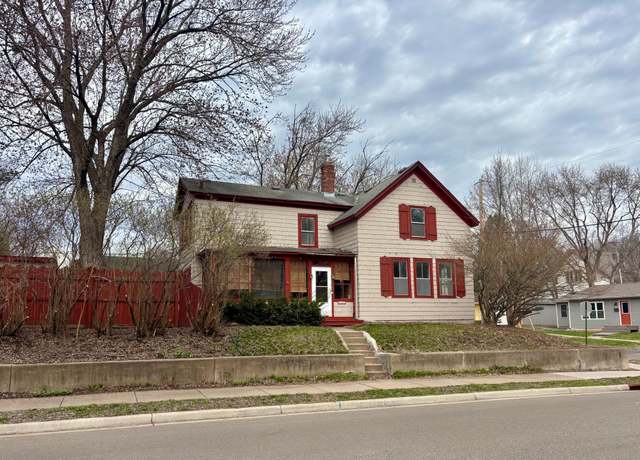 Property at 718 4th St N, Stillwater, MN 55082, 3 beds, 1 bath