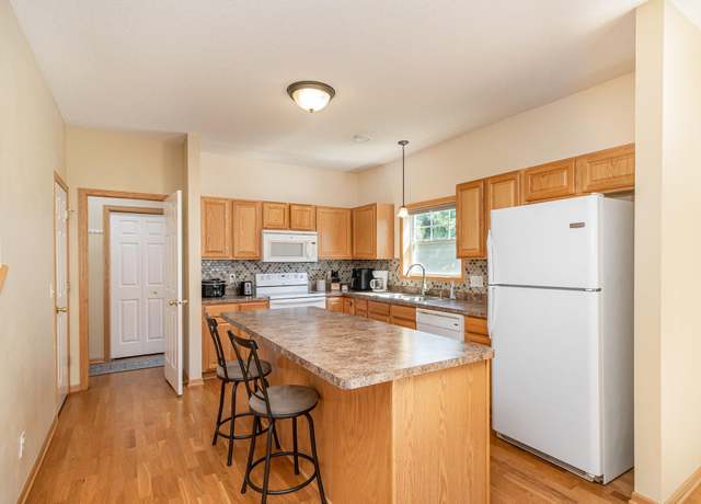 Property at 2692 Vierling Dr E, Shakopee, MN 55379, 3 beds, 3 baths