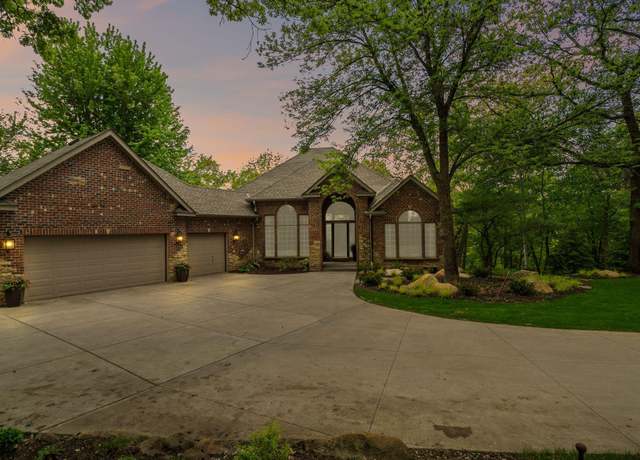Property at 9455 Livery Ln, Lakeville, MN 55044, 4 beds, 3 baths