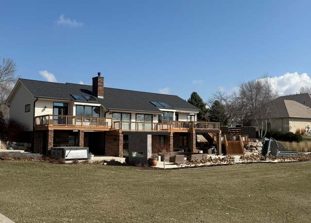 Property at 407 Country Club Dr NE, Willmar, MN 56201, 4 beds, 4 baths