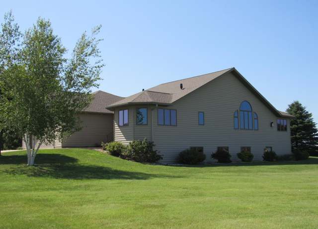 Property at 316 8th St NE, Fulda, MN 56131, 4 beds, 3 baths