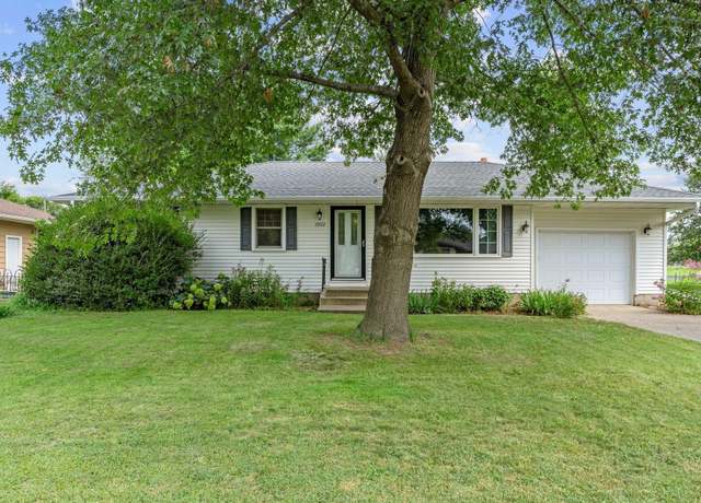 Property at 1002 14th St W, Hastings, MN 55033, 3 beds, 1 bath