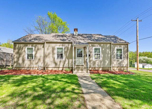 Property at 949 7th Ave SW, Faribault, MN 55021, 4 beds, 2 baths
