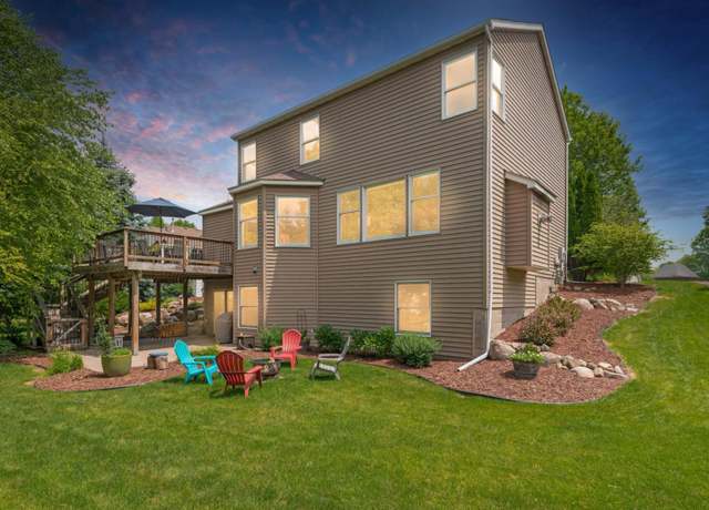 Property at 10447 Glen Eagle Cir, Woodbury, MN 55129, 4 beds, 4 baths