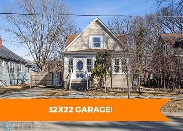 Property at 1009 4th St N, Fargo, ND 58102, 3 beds, 1 bath