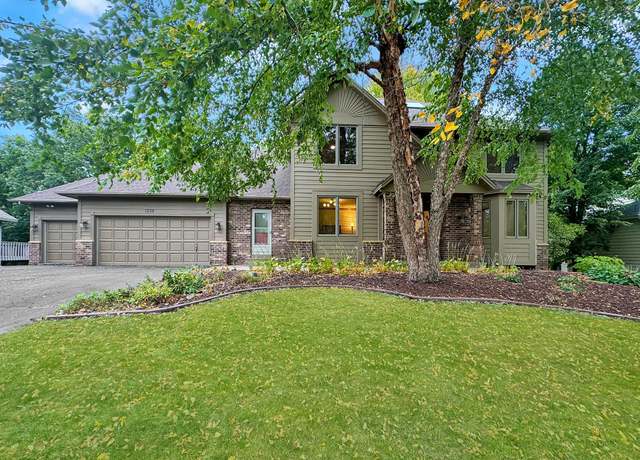 Property at 1208 Summit Oaks Dr, Burnsville, MN 55337, 4 beds, 4 baths