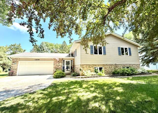 Property at 1208 26th St NW, Willmar, MN 56201, 4 beds, 2 baths