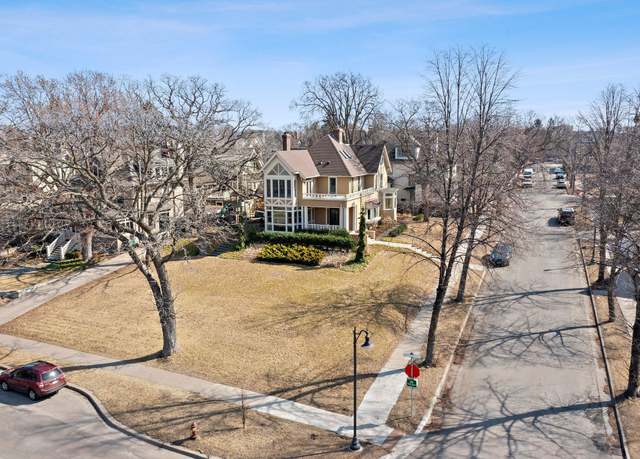 Property at 2697 E Lake of The Isles Pkwy, Minneapolis, MN 55408, 4 beds, 5 baths