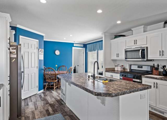 Property at 5702 Cabot Dr, Mounds View, MN 55112, 2 beds, 2 baths