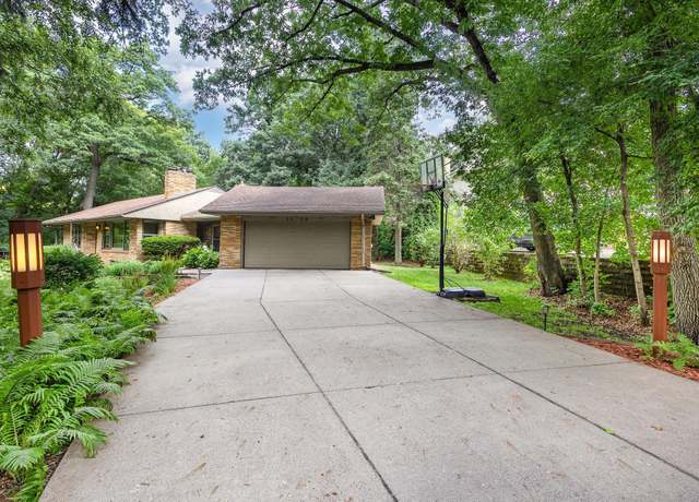Property at 1429 Skiles Ln, Arden Hills, MN 55112, 5 beds, 3 baths