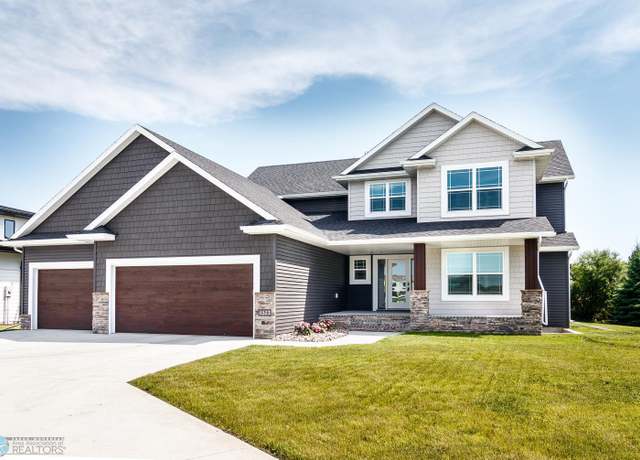 Property at 3521 Grandwood Dr N, Fargo, ND 58102, 4 beds, 4 baths