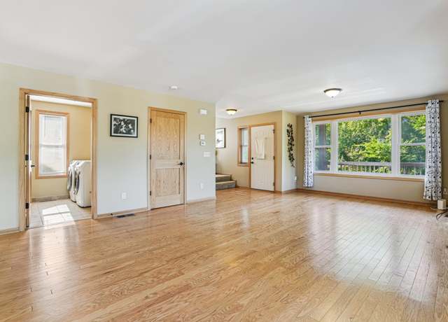 Property at 1661 Bush Ave, Saint Paul, MN 55106, 3 beds, 3 baths