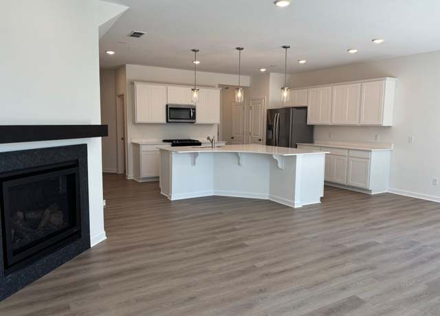 Property at 1739 Hauer Trl, Shakopee, MN 55379, 3 beds, 3 baths