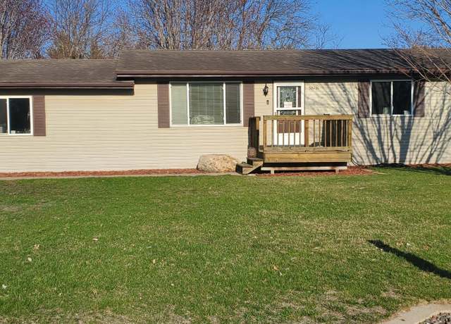 Property at 898 Maple Dr, Osceola, WI 54020, 3 beds, 1 bath