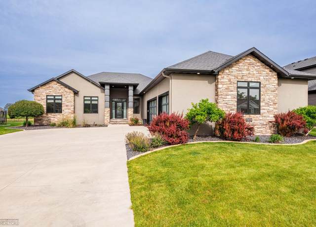 Property at 7373 14th St S, Fargo, ND 58104, 5 beds, 4 baths