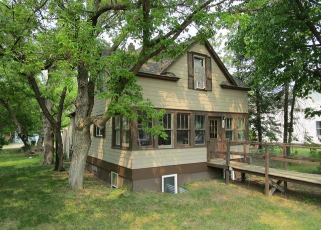 Property at 1909 Irvine Ave NW, Bemidji, MN 56601, 3 beds, 3 baths