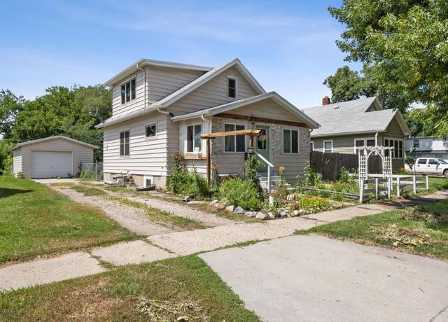 Property at 322 19th St N, Fargo, ND 58102, 2 beds, 2 baths
