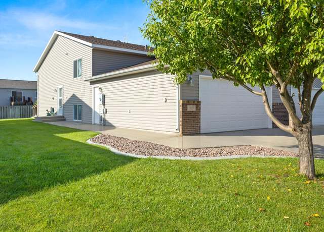 Property at 1027 42nd Ave W, West Fargo, ND 58078, 3 beds, 2 baths