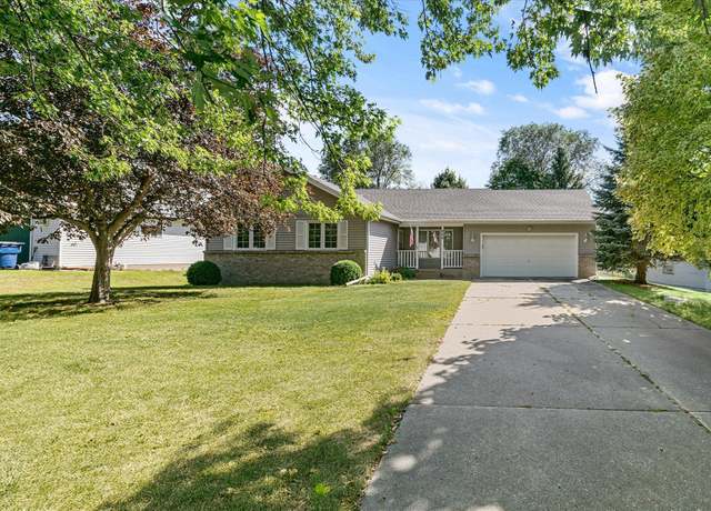 Property at 926 21st St SE, Saint Cloud, MN 56304, 4 beds, 3 baths