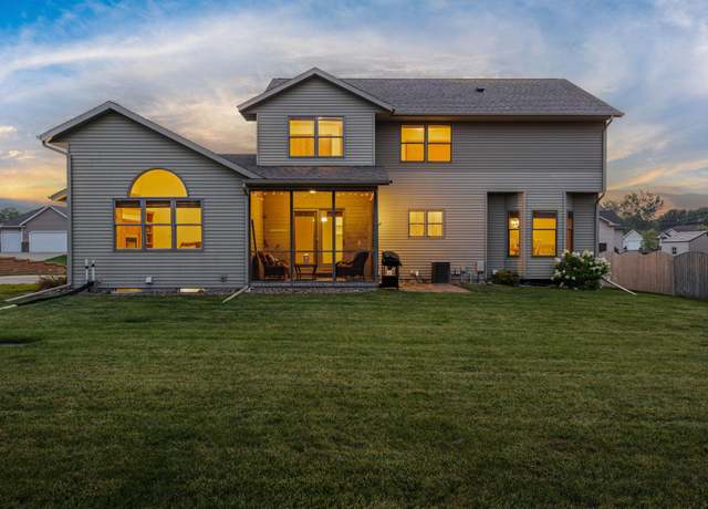 Property at 1003 27th St SW, Austin, MN 55912, 4 beds, 4 baths