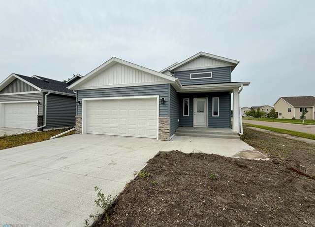 Property at 1852 44th Ave S, Moorhead, MN 56560, 4 beds, 3 baths