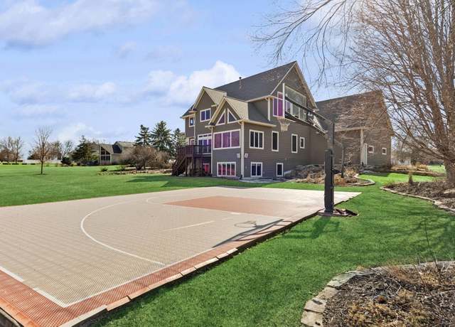 Property at 206 Fairway Cir, Glencoe, MN 55336, 4 beds, 3 baths