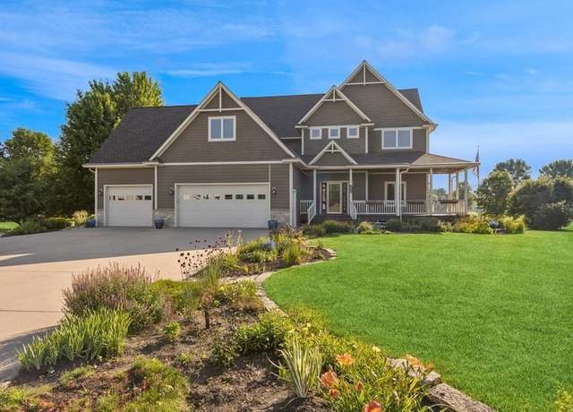 Property at 206 Fairway Cir, Glencoe, MN 55336, 4 beds, 3 baths