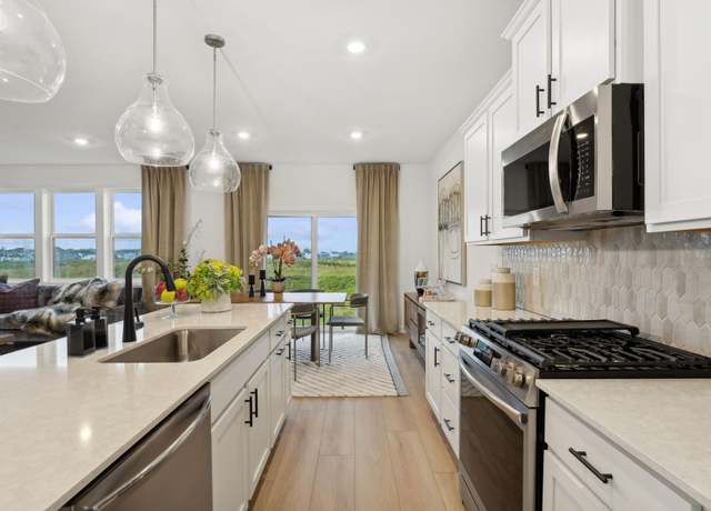 Property at 20052 Gabardine Ln, Lakeville, MN 55044, 3 beds, 2 baths