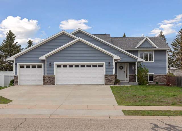 Property at 884 Forest Edge Dr, Jordan, MN 55352, 5 beds, 3 baths