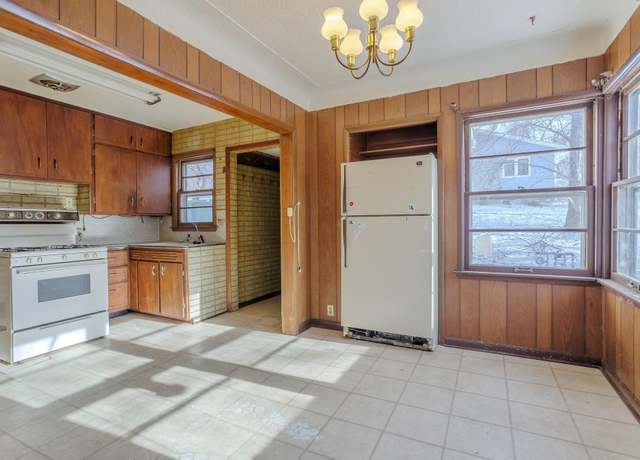 Property at 123 Thomas Hill Rd, Jackson, MN 56143, 3 beds, 2 baths
