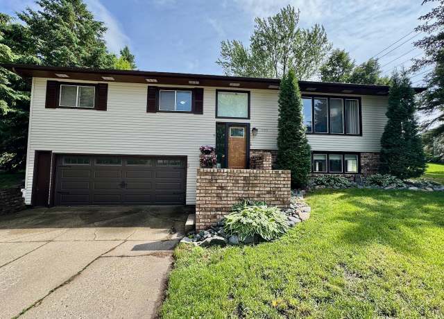 Property at 1502 Terrace Dr, Fergus Falls, MN 56537, 4 beds, 3 baths