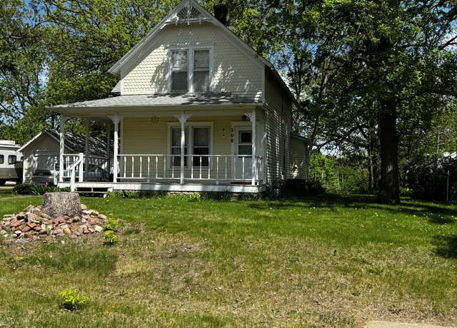 Property at 208 Cush St, Jackson, MN 56143, 3 beds, 2 baths