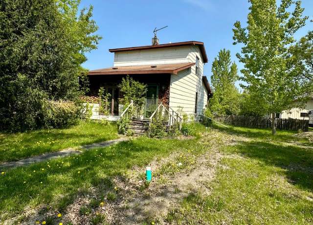 Property at 1006, 1004 9th St, International Falls, MN 56649, 3 beds, 2 baths