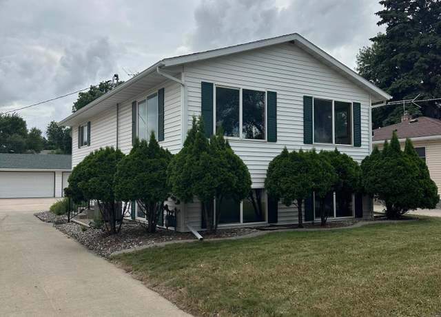 Property at 2126 5th Ave S, Fargo, ND 58103, 5 beds, 2 baths