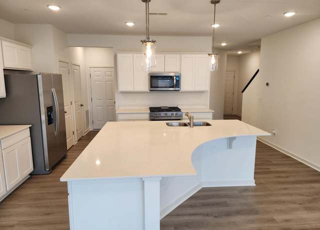 Property at 4722 Airlake Curv, Woodbury, MN 55129, 3 beds, 3 baths