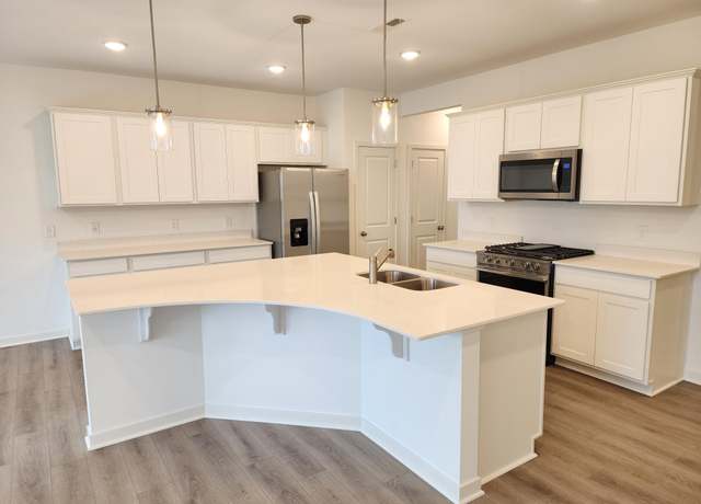Property at 4722 Airlake Curv, Woodbury, MN 55129, 3 beds, 3 baths