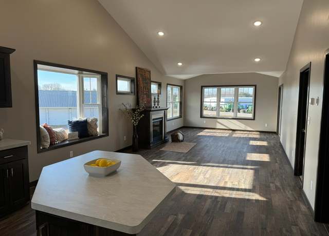 Property at 440 Meadowview Ct, Paynesville, MN 56362, 3 beds, 3 baths