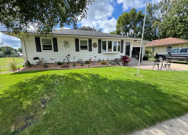 Property at 304 Richway Dr E, Albert Lea, MN 56007, 3 beds, 2 baths