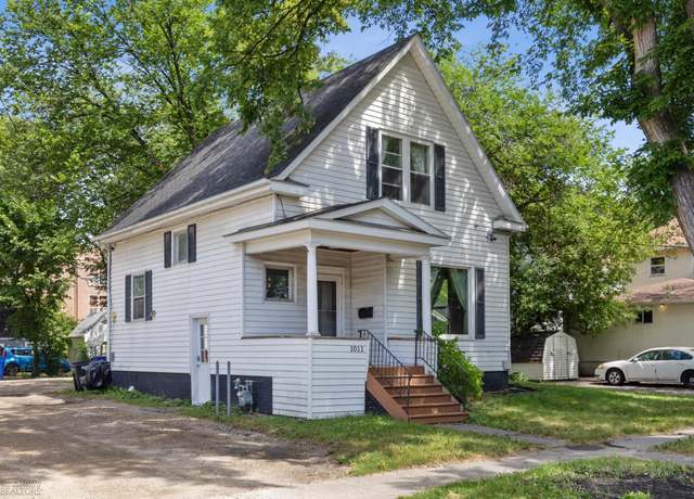 Property at 1011 10th Ave N, Fargo, ND 58102, 4 beds, 2 baths