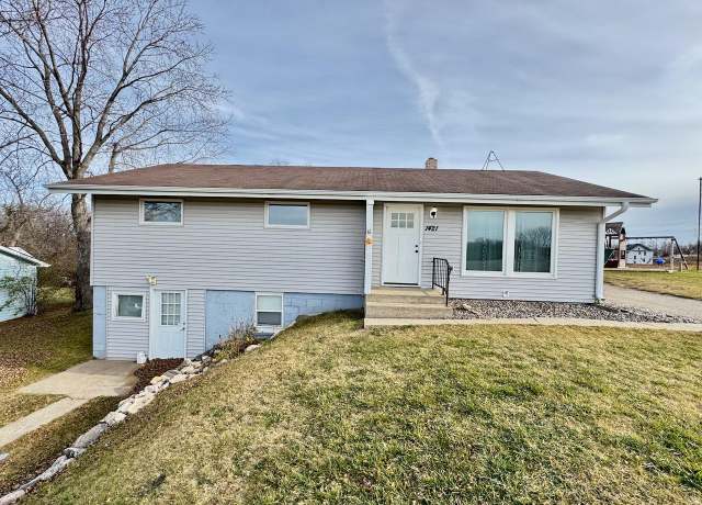 Property at 1421 S Mabelle Ave, Fergus Falls, MN 56537, 4 beds, 2 baths